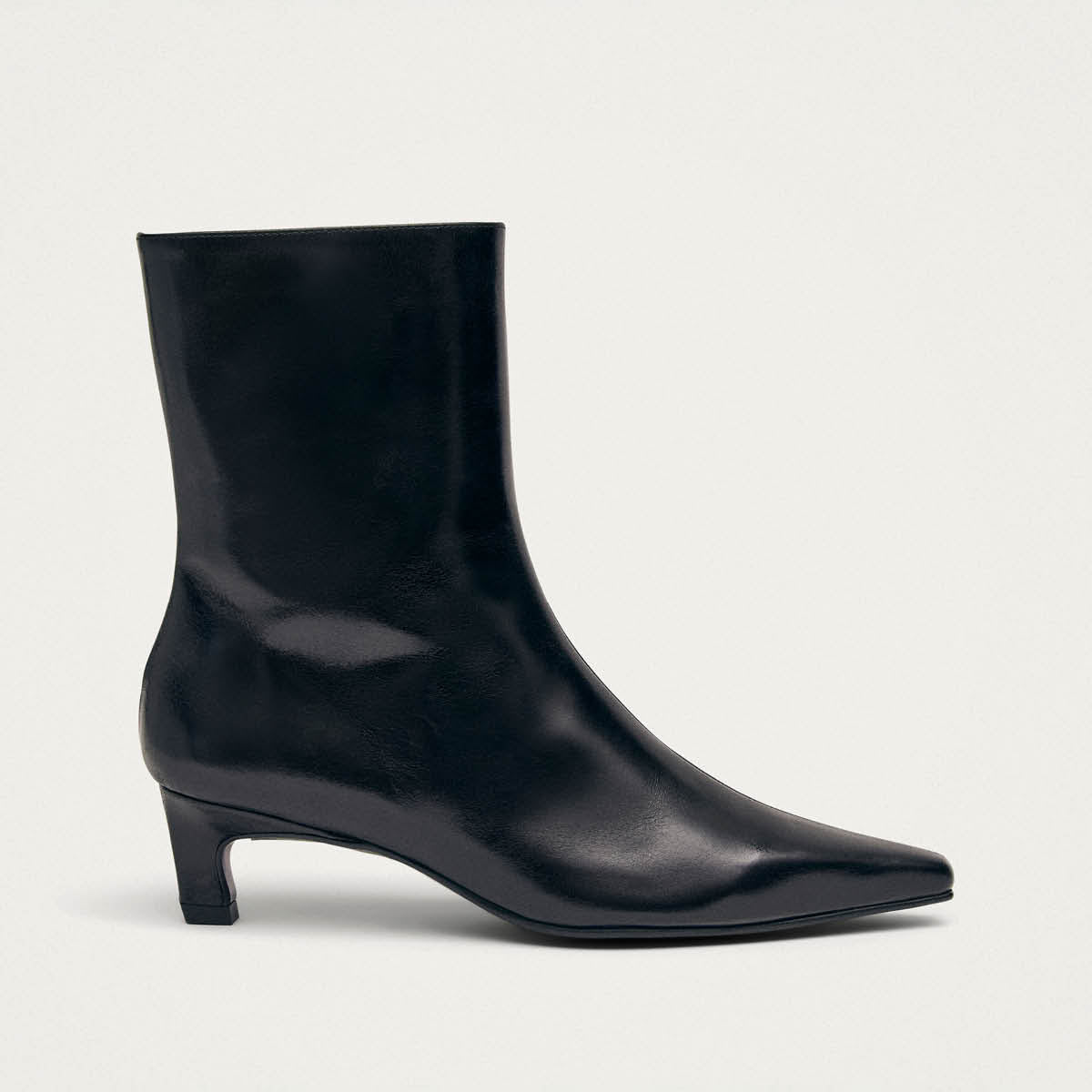 Ambar Rift Black Leather Ankle Boots - Image 3