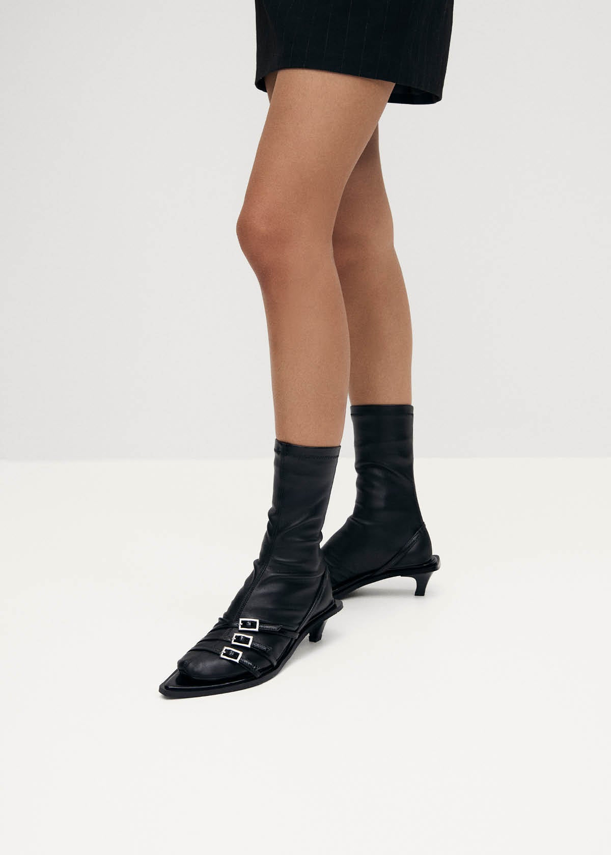 Anklette Short Black Leather - Image 4